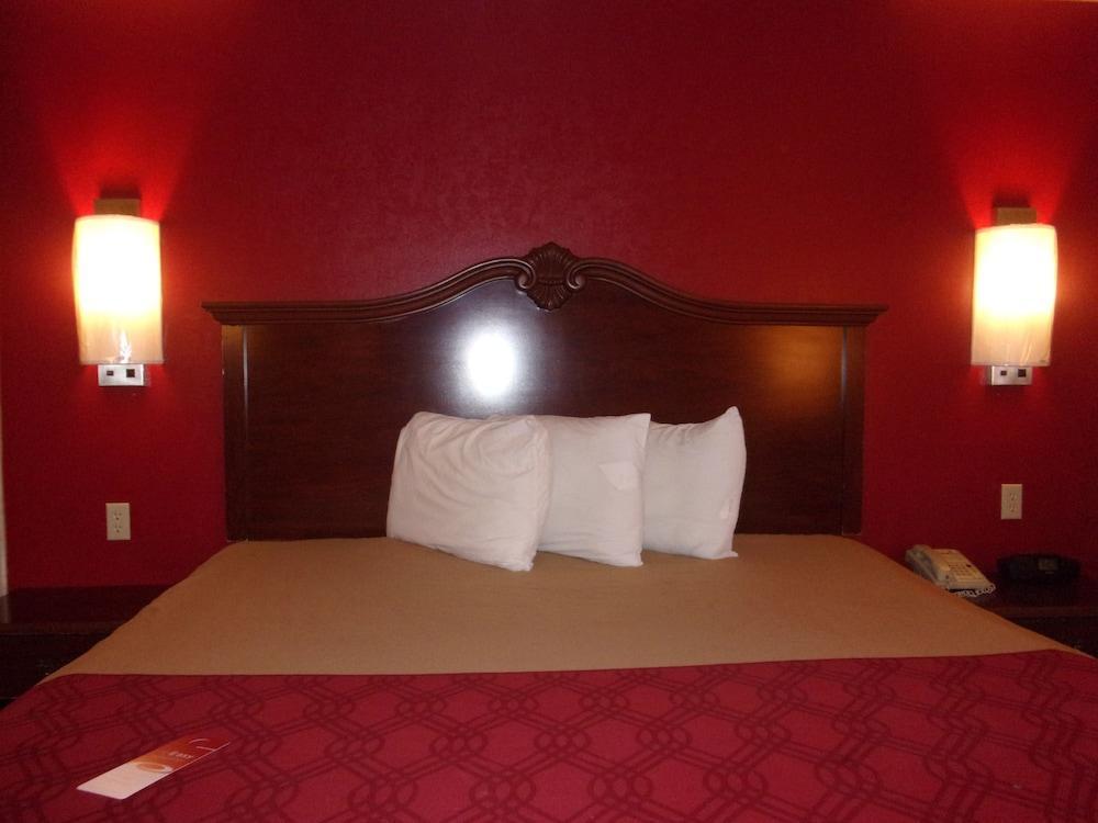 Econo Hotel