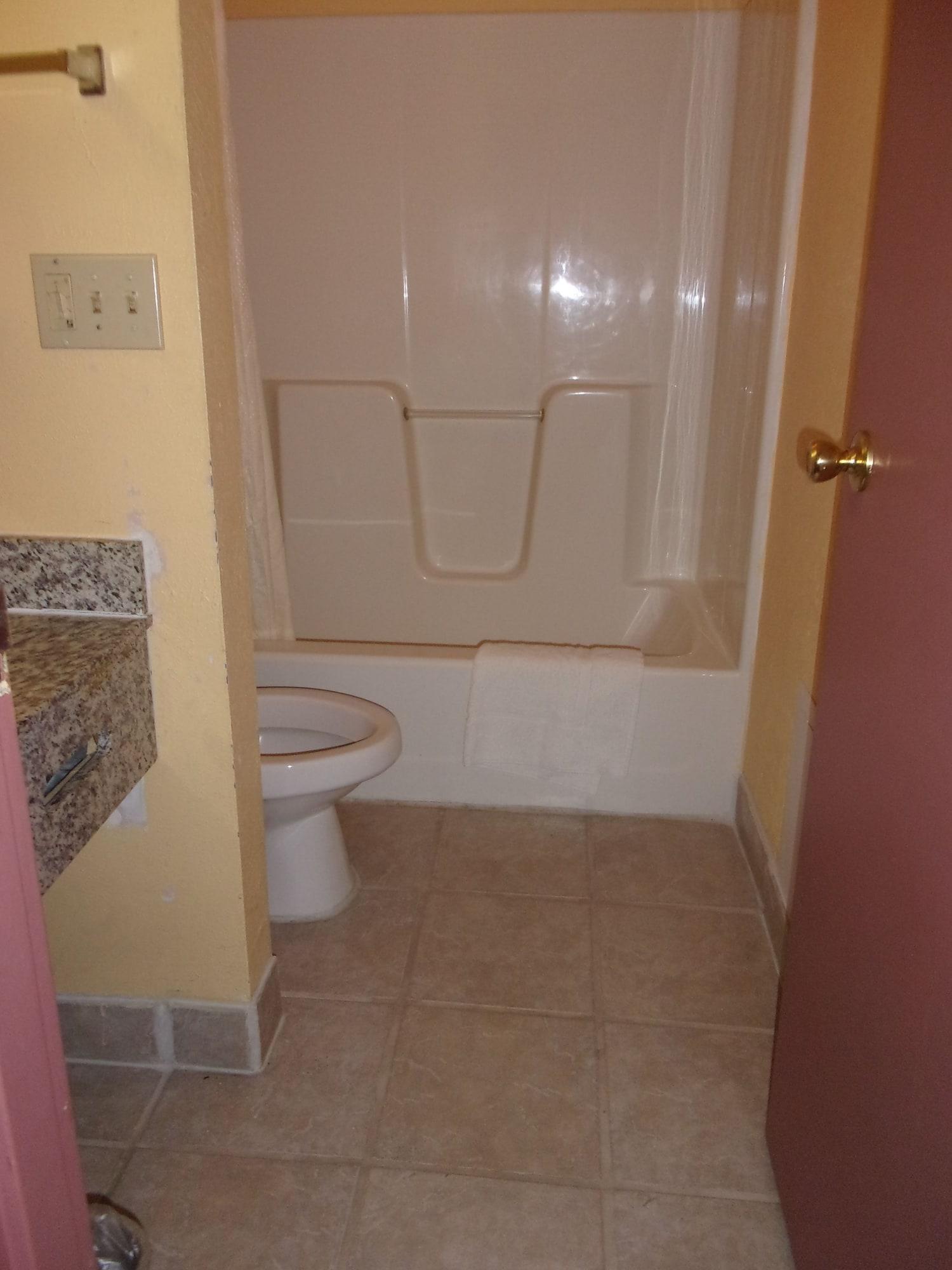 Econo Hotel 2*