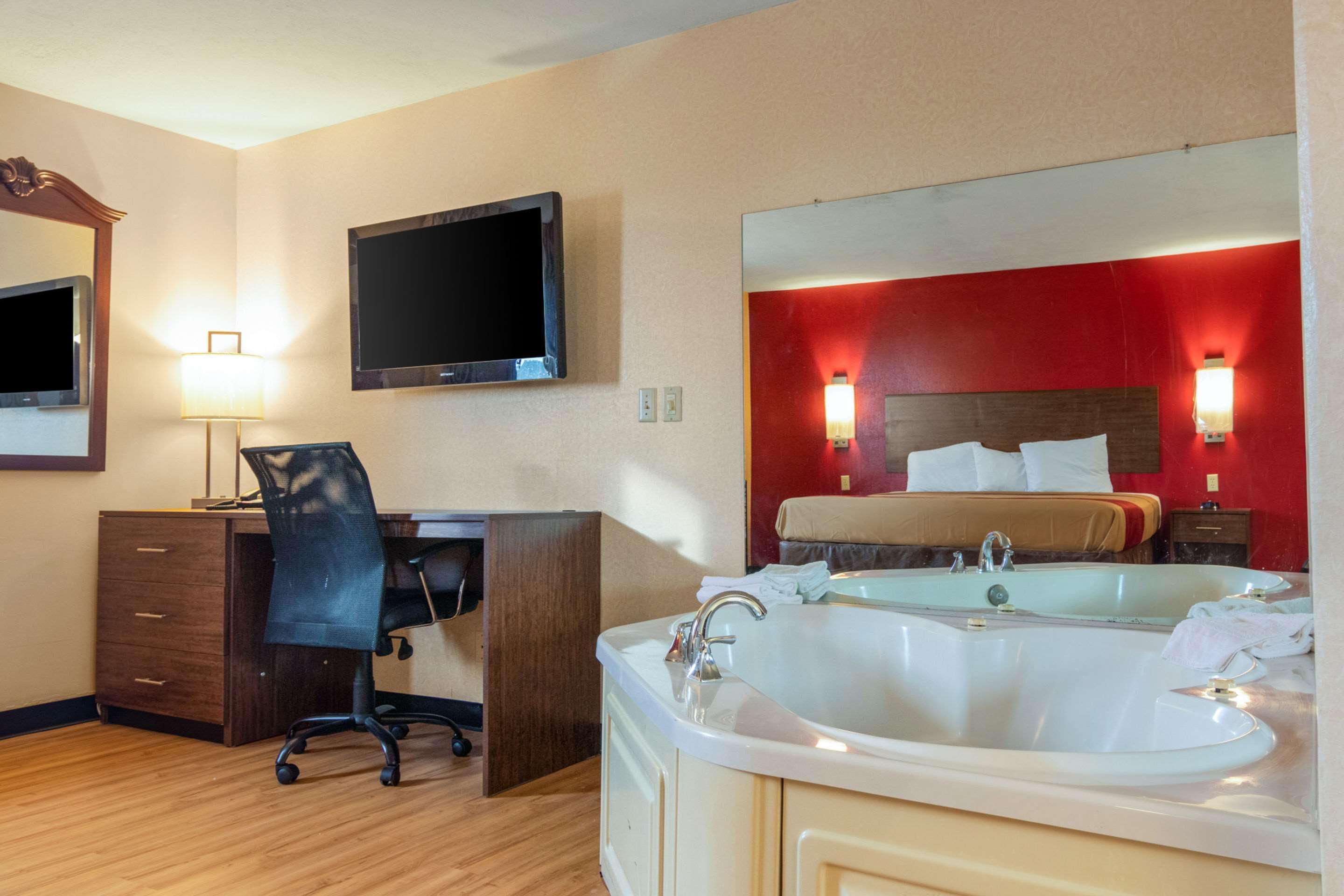 Hotel Econo 2*