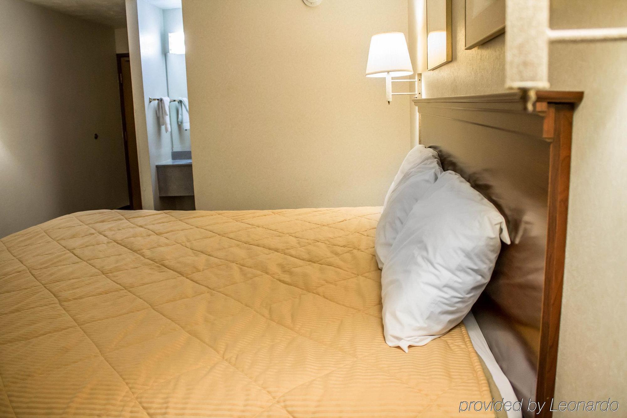 Econo Hotel