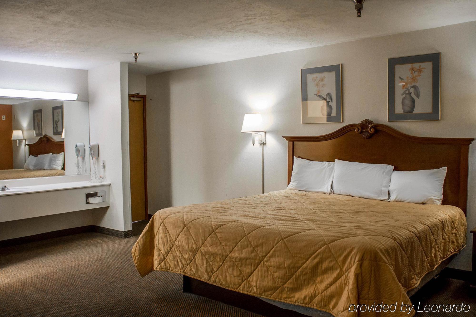 Econo Hotel
